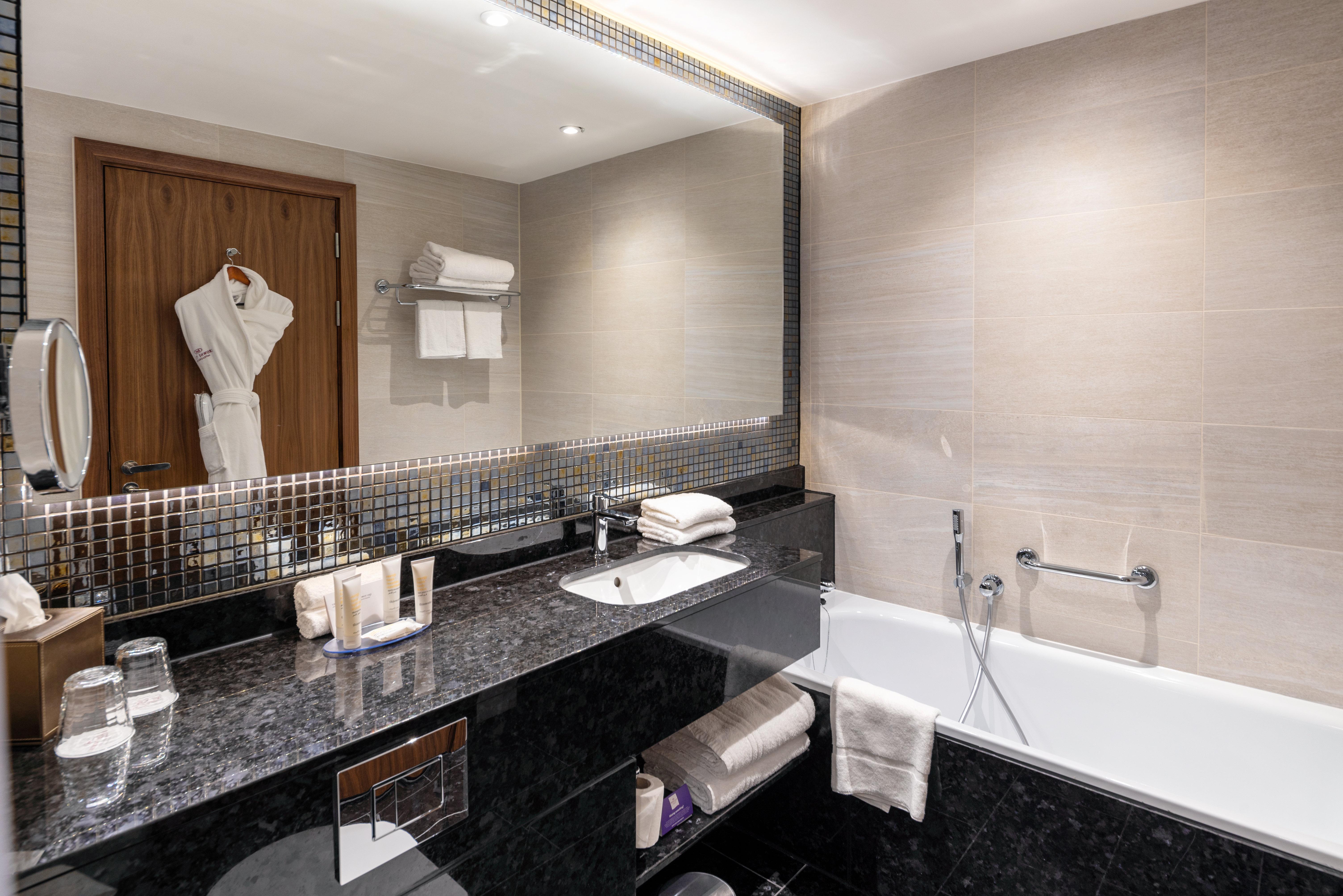 Crowne Plaza London Heathrow T4 By Ihg Hotel Hillingdon Buitenkant foto